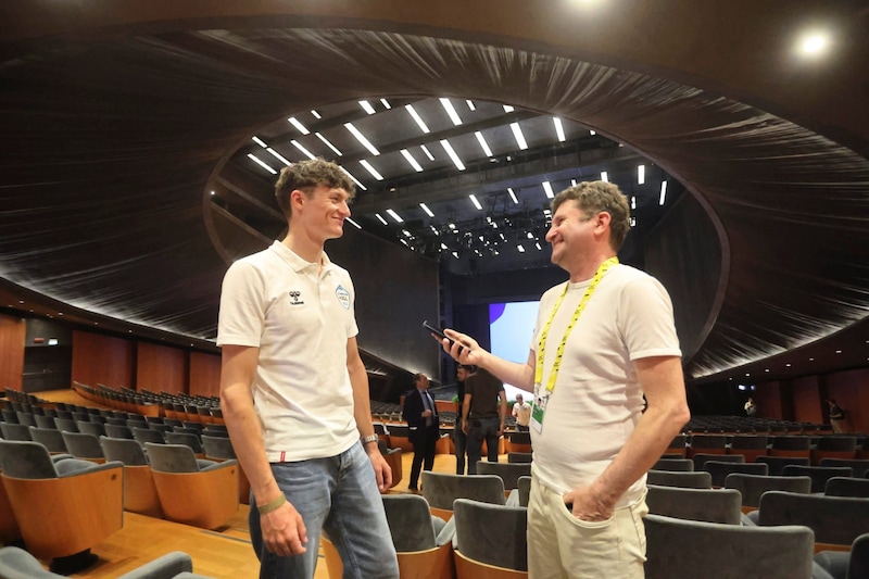 Felix Gall took time for an interview with the "Krone" newspaper before the start of the Tour in Florence. (Bild: Birbaumer Christof)