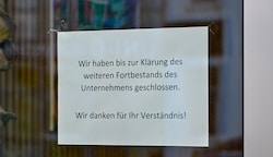 Dieses Schild hängt derzeit am Eingang des Küchenstudios. (Bild: Dostal Harald)