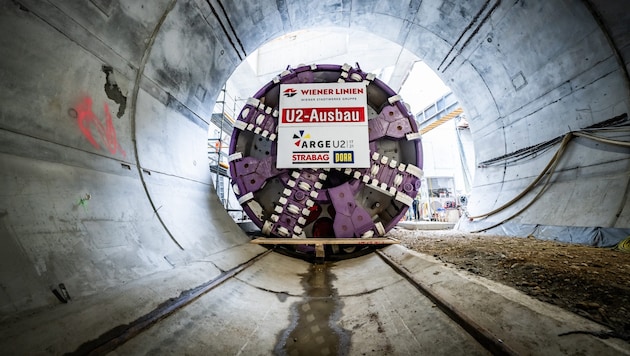 The tunnel boring machine specially built for the extension of the U2 line (photo) is slowly being made ready to go. (Bild: APA/Wiener Linien/Tobias Holzer)