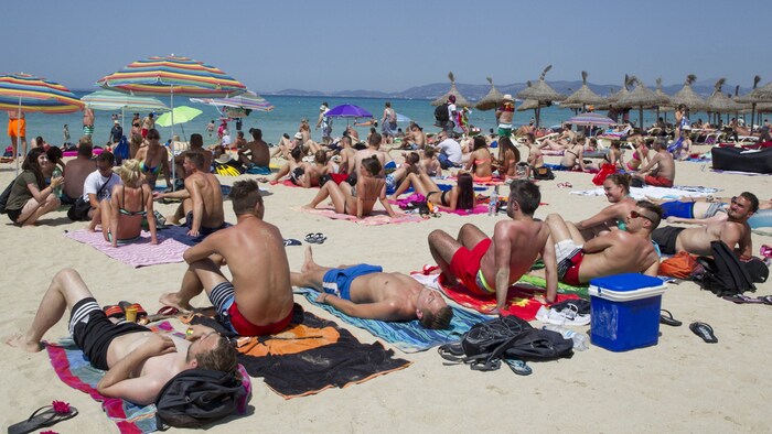 Auf der beliebten Urlaubsinsel Mallorca herrscht Corona-Alarm – immer mehr Fälle werden ...
