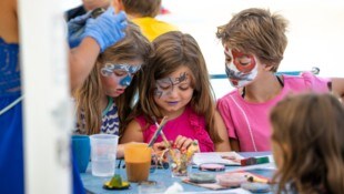 In steirischen Sommercamps werden eifrig Gesichter bemalt.