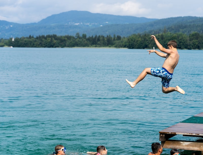 Jumping in at the deep end with the Chamber of Labor's summer camps. (Bild: Kinderfreunde Steiermark/LiLac Sprachschule)