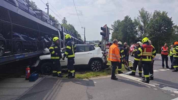 Der Bahnübergang war für mehrere Stunden gesperrt