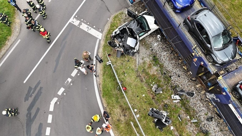 The injured driver was taken to Freistadt Hospital (Bild: Werner Kerschbaummayr/fotokerschi.at)