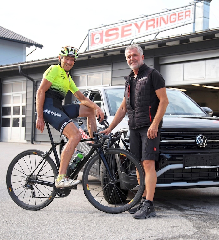 Thomas Seyringer (right) has provided a support vehicle for many years.