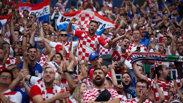 Nicht alle Fans der Kroaten waren so gesittet wie diese hier … (Bild: AFP)