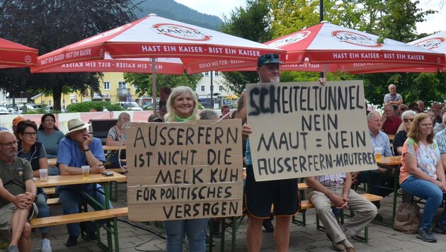 Many Reutten residents took to the barricades against the so-called Fernpass package. (Bild: Daum Hubert)