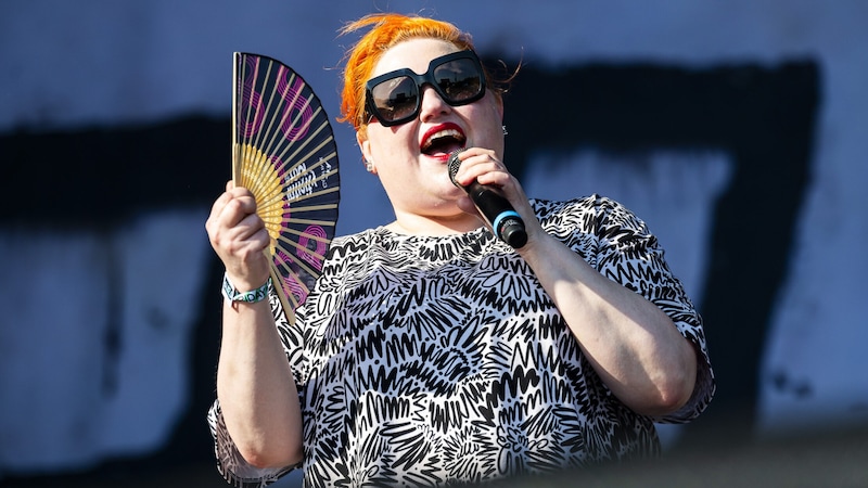 Gossip frontwoman Beth Ditto battled the sweltering heat and symptoms of illness. (Bild: Andreas Graf)