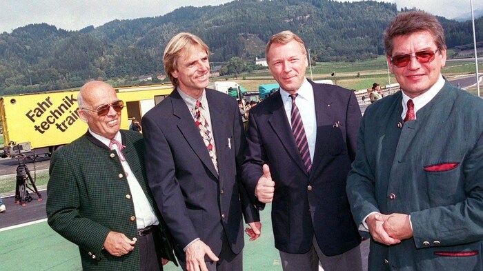 Franz Wurz (r.) im Fahrtechnikzentrum Spielberg 1995.