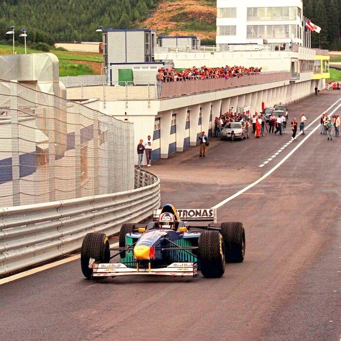 Alex Wurz 1996 bei den ersten Fahrten auf dem „alten“ Ring.