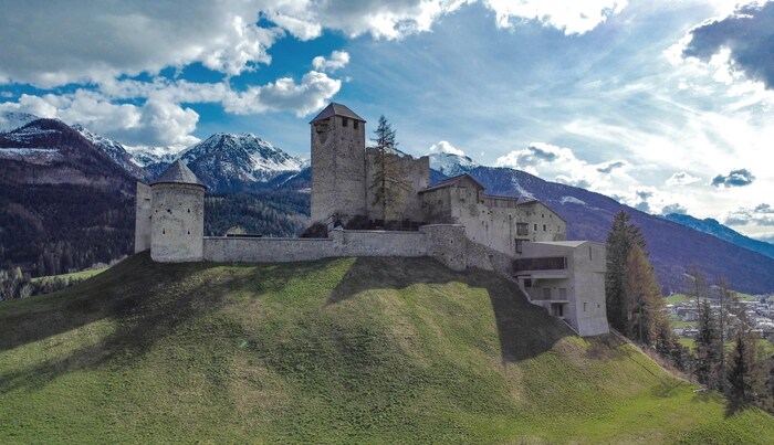 Die Burg Heinfels wird am 30. August Schauplatz des ersten eigenen Konzerts von Thorsteinn ...