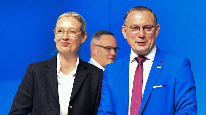Alice Weidel und Tino Chrupalla bei der Eröffnung (Bild: AFP)