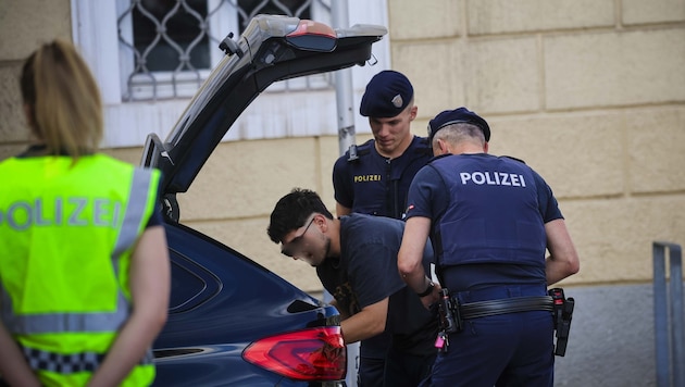Since the consumption of cannabis has been legal in Germany, Austrian police have been carrying out strict checks at the border. (Bild: Scharinger Daniel/Daniel Scharinger)