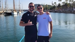 Trainer Plamen Ryaskov (li.) mit Schützling Luca Karl in Barcelona. (Bild: zVg)