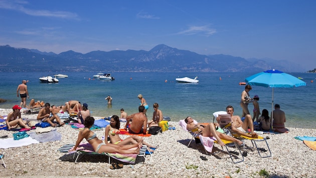 Holidaymakers on Lake Garda (Bild: AFP/GARDEL BERTRAND / HEMIS.FR / HEMIS VIA AFP)