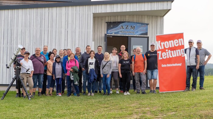 Die Gewinner der „Krone“-Vollwanderung vor dem Vereinshaus.