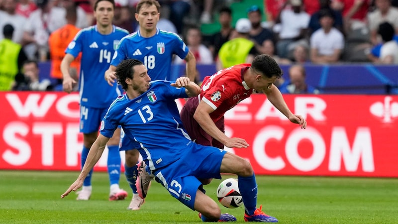 Es war ein erschreckender Auftritt der Italiener.  (Bild: AP ( via APA) Austria Presse Agentur/ASSOCIATED PRESS)
