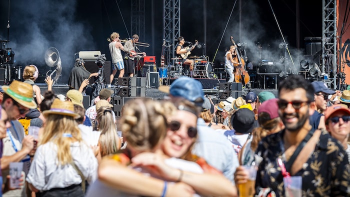 Despite the politics, the German world music duo Bukahara also had plenty of room for love and community.