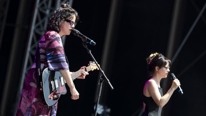 The Salzburg duo Laura and Hannah Breitfuß aka Cousines Like Shit played on their biggest stage to date. 