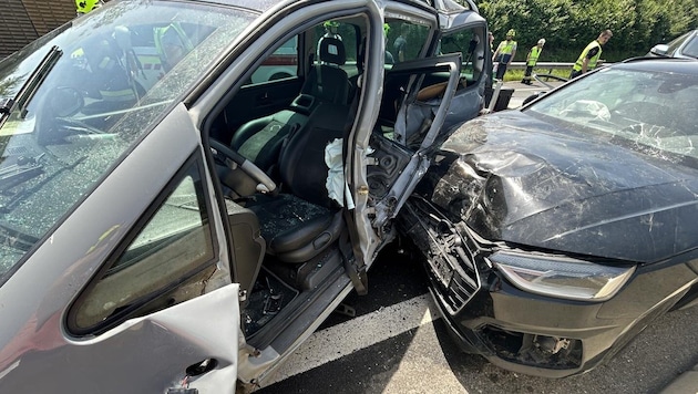 Both cars sustained considerable material damage! (Bild: FF Völermarkt)
