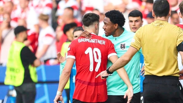 David Alaba (Mitte) war trotz seiner Verletzung bei der EM dabei.