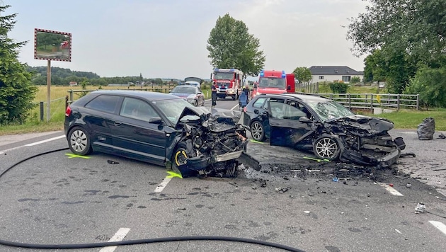 Two people were seriously injured in the accident and four other occupants suffered minor injuries. (Bild: DOKU-NÖ/DOKU-NÖ / Pflügl)