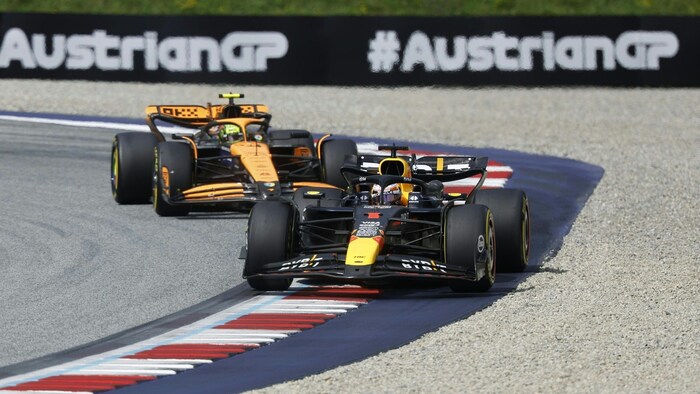 Kurz vor dem Unfall belauerten sich Norris und Verstappen. 