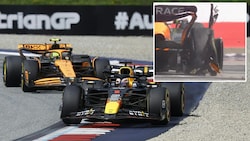 Im Kampf um den Sieg kollidierten Norris und Verstappen. Der McLaren-Pilot musste seinen Boliden mit einem Reifenschaden abstellen. Verstappen rettete seinen Wagen als Fünfter ins Ziel. (Bild: APA/ERWIN SCHERIAU, twitter.com)