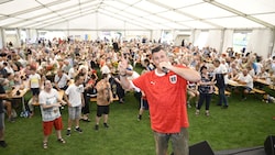 Volksmusiker Marc Pircher brachte die Stimmung im Festzelt zum Kochen. (Bild: Imre Antal)