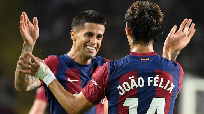 Joao Cancelo war einst mit Joao Felix gemeinsam für den FC Barcelona tätig.