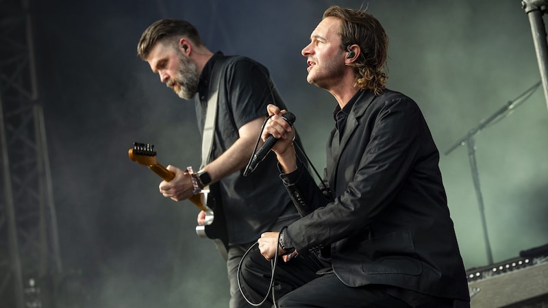 Editors frontman Tom Smith focused on new songs and great classics, but sometimes seemed slightly off track. (Bild: Andreas Graf)