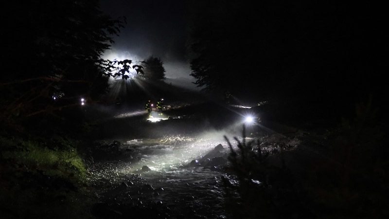 Die Suchaktion in der Nacht auf Montag. (Bild: laumat)