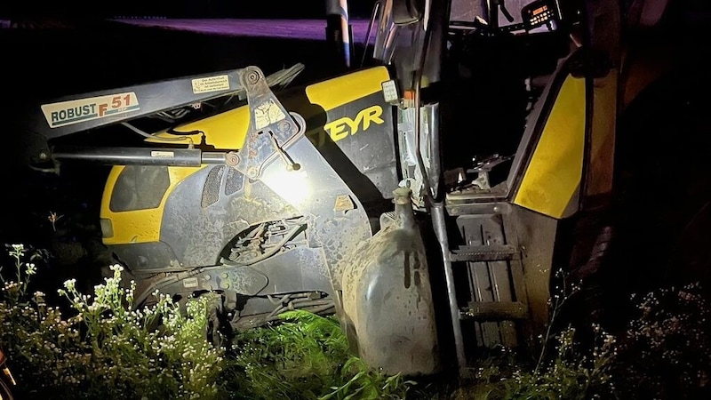 The tractor suffered considerable material damage. (Bild: BF Klagenfurt)