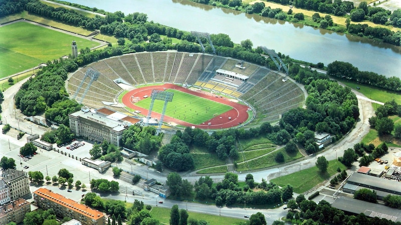 On the site of the once huge central stadium ... (Bild: picturedesk.com/Elmar Hartmann / Ullstein Bild / picturedesk.com)