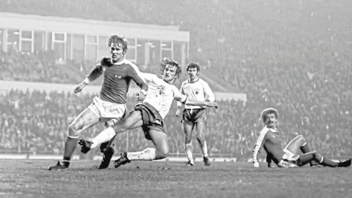 Hattenberger (li.) lief 1977 mit Österreich in Leipzig auf, gegen die DDR gab es damals ein 1:1.