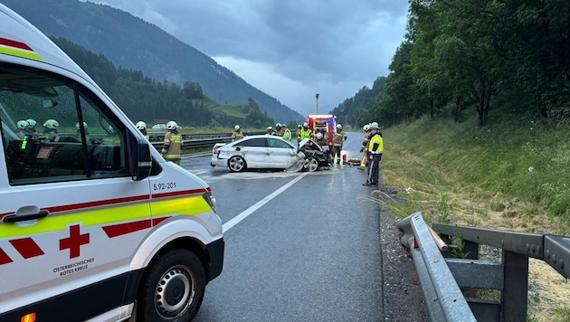 The Tauernautobahn had to be closed for about an hour while the accident was being investigated. (Bild: Freiwillige Feuerwehr St.Michael)