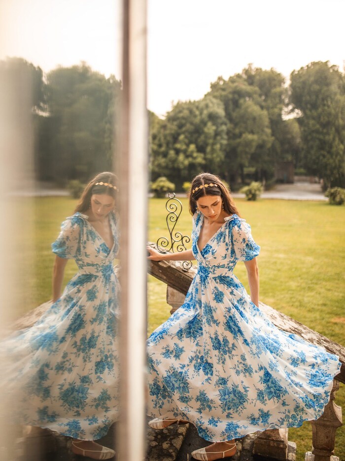 Zarte Blumenmuster sorgen für einen romantischen Auftritt bei der nächsten Hochzeit.