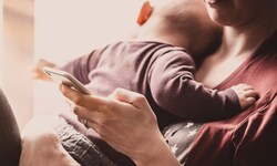Der Griff zum Smartphone bleibt nicht ohne Folgen – sowohl für die Eltern als auch ihren ...