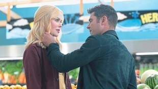 Nicole Kidman spielt die Bestsellerautorin Brooke, die nach einem tragischen Verlust nur langsam Vertrauen zum Lebemann Chris fasst. Zac Efron spielt den attraktiven Frauenhelden. (Bild: © 2024 Netflix, Inc.)