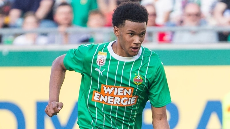 Fally Mayulu im Trikot von Rapid (Bild: GEPA/GEPA pictures)