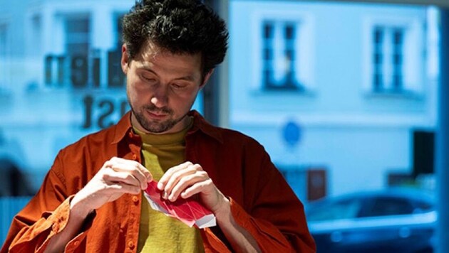 Matthew Gardener invites you to fold at the esc media art lab (Bild: esc-Medienkunstlabor)