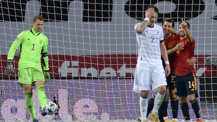 2020: Deutschland kassiert eine herbe 0:6-Pleite in der Nations League.