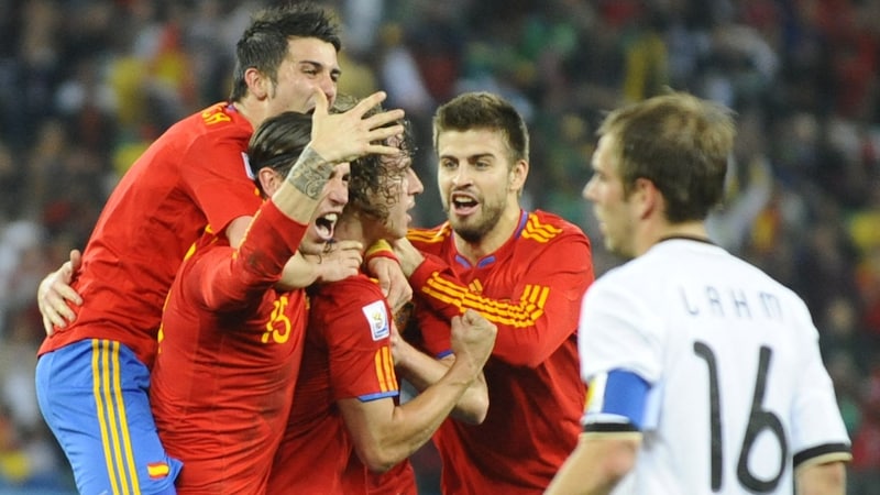 2010: Spain win the World Cup semi-final and go on to win the title. (Bild: AFP)