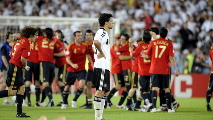 2008: Spanien gewinnt das EM-Finale in Wien mit 1:0.