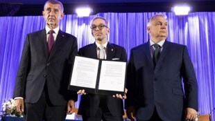 Herbert Kickl (FPÖ), Viktor Orban (re., Fidesz) und Andrej Babis (ANO) kündigten am Sonntag an, ...