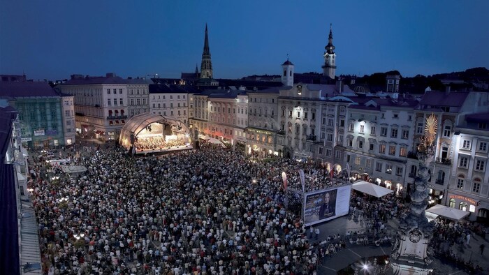 Der Hauptplatz ist erprobt für Open-Airs