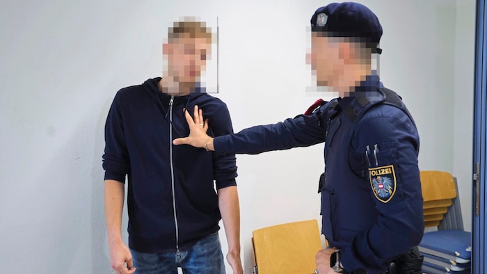 Gestellte Szene: 918 Betretungsverbote wurden verhängt.