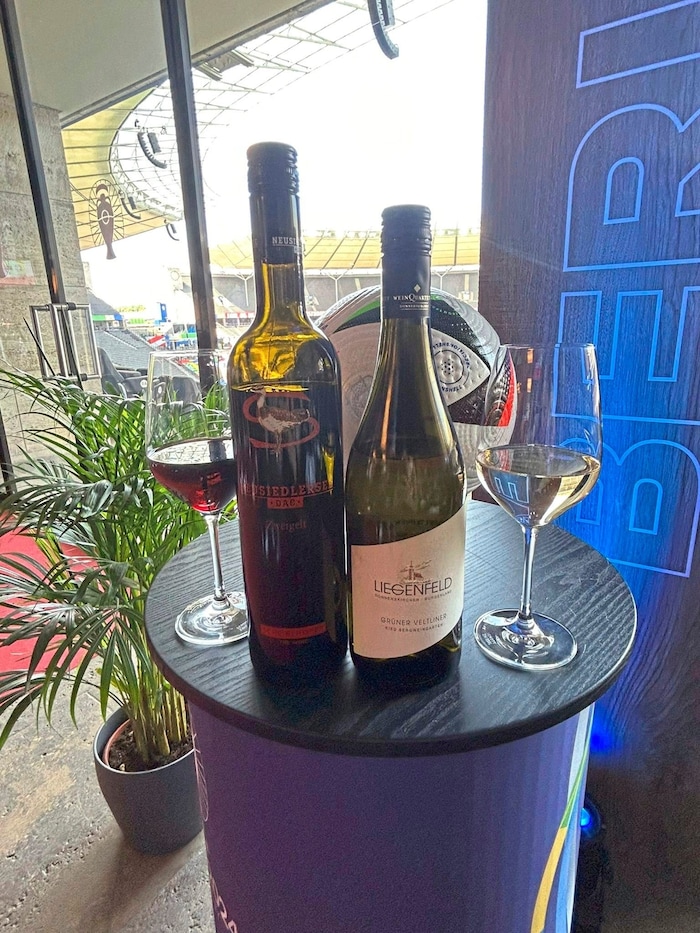 As with all ÖFB matches, VIP guests can enjoy Scheiblhofer and Liegenfeld wines on Tuesday. 