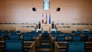 Im Landtagssitzungssaal steigt das Match ums Doppelbudget
