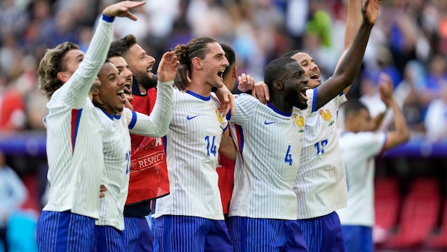 The jubilation of France's round of 16 winners ... (Bild: Associated Press)